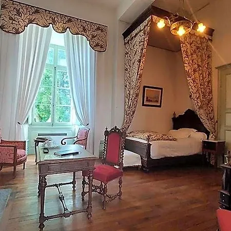 Demeure Chateau De Bed & Breakfast