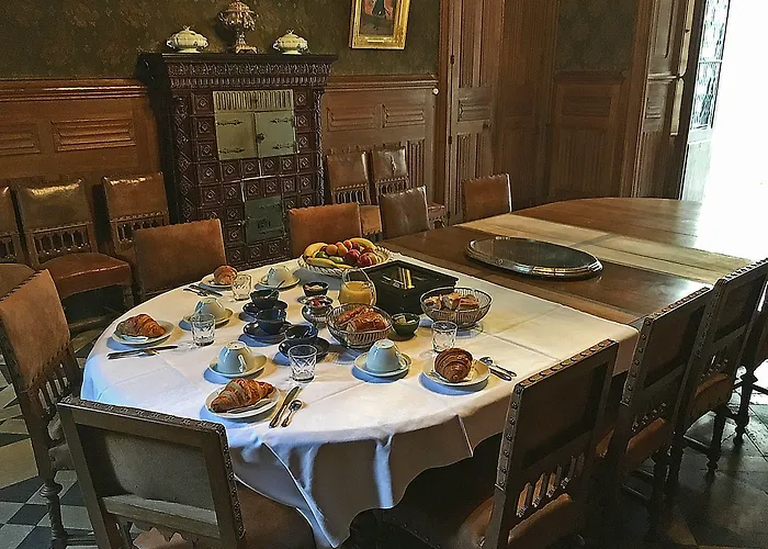 Demeure Chateau De Bed & Breakfast