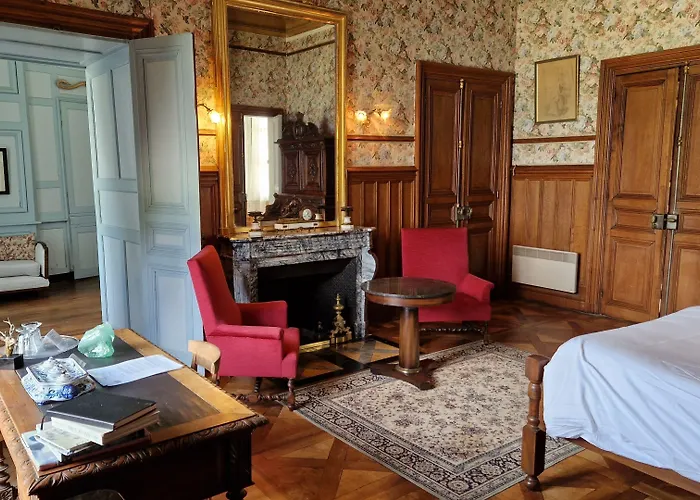 Demeure Chateau De Bed & Breakfast